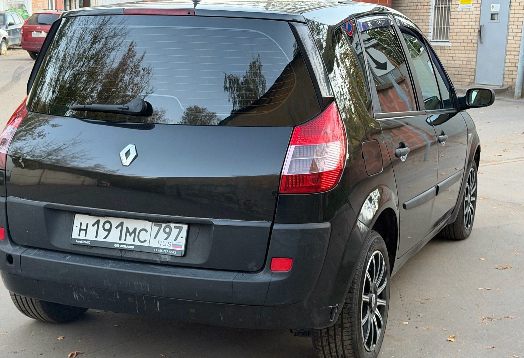Аренда renault scenic эконом класса 2004 года в городе Москва Водный стадион от 1600 руб./сутки, передний привод, двигатель: бензин, объем 1.6 литров, ОСАГО (Впишу в полис), без водителя, недорого, вид 4 - RentRide