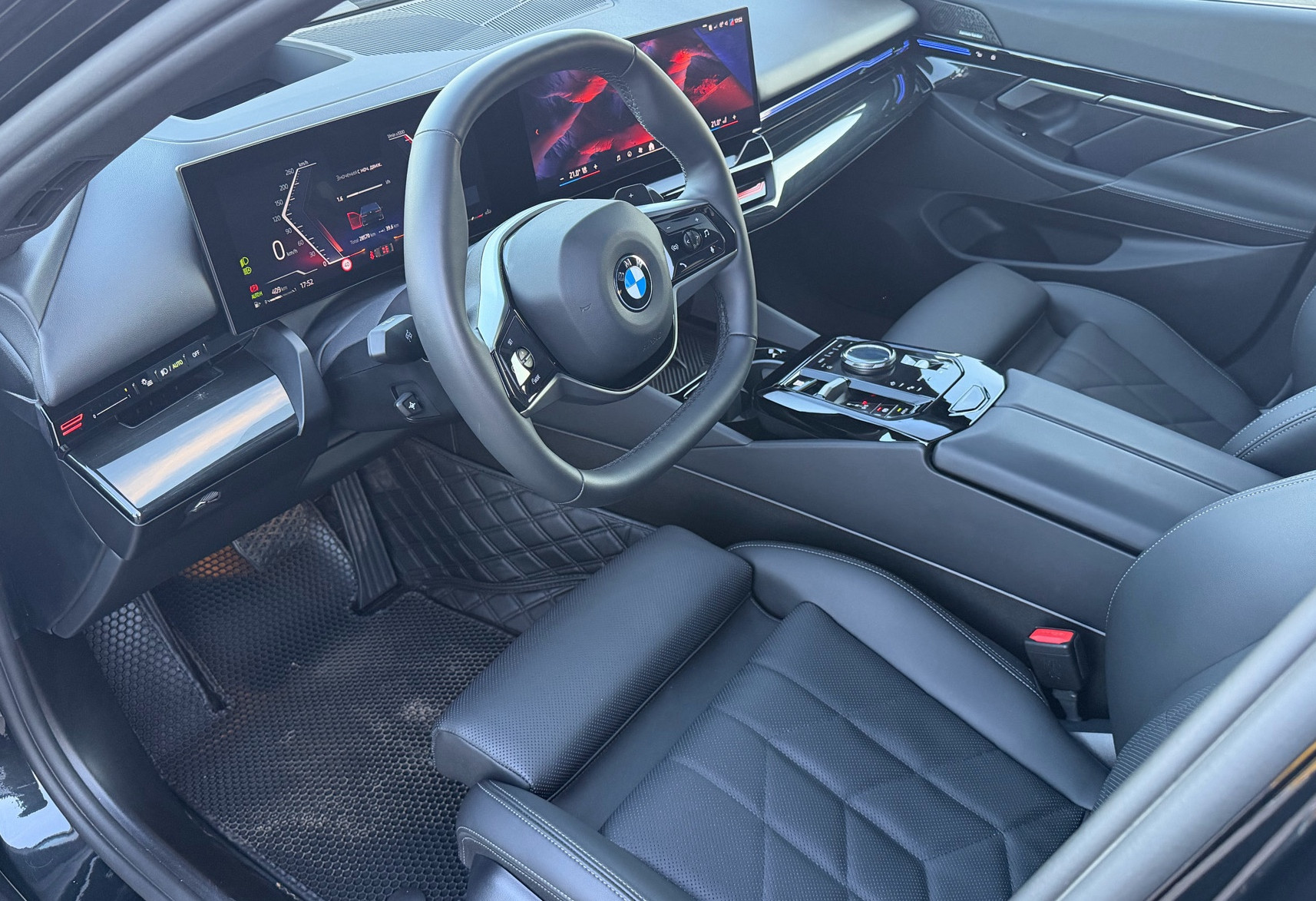 Аренда bmw 5-serii премиум класса 2024 года в городе Москва Котельники от 11200 руб./сутки, полный привод, двигатель: бензин, объем 2 литра, ОСАГО (Впишу в полис), без водителя, недорого, вид 5 - RentRide