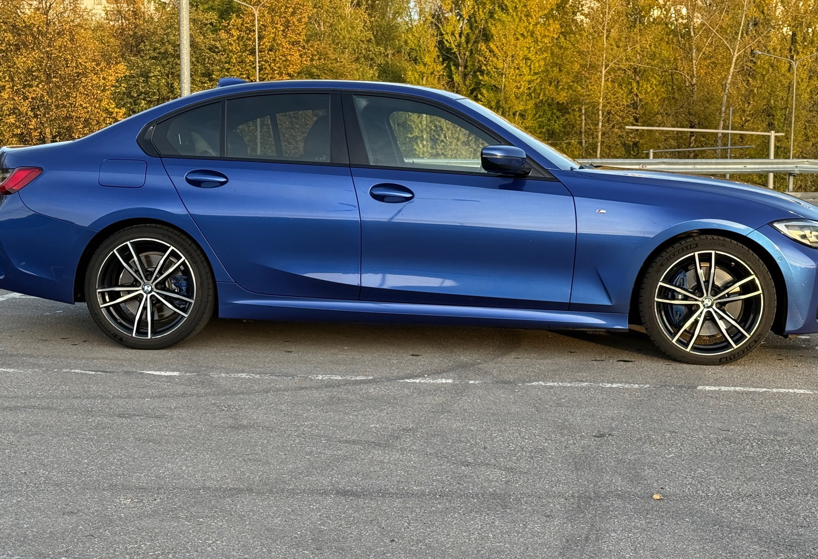 Аренда bmw 3-serii бизнес класса 2020 года в городе Москва Бабушкинская от 7200 руб./сутки, полный привод, двигатель: дизель, объем 2 литра, каско (Впишу в полис), ОСАГО (Мультидрайв), без водителя, недорого, вид 4 - RentRide