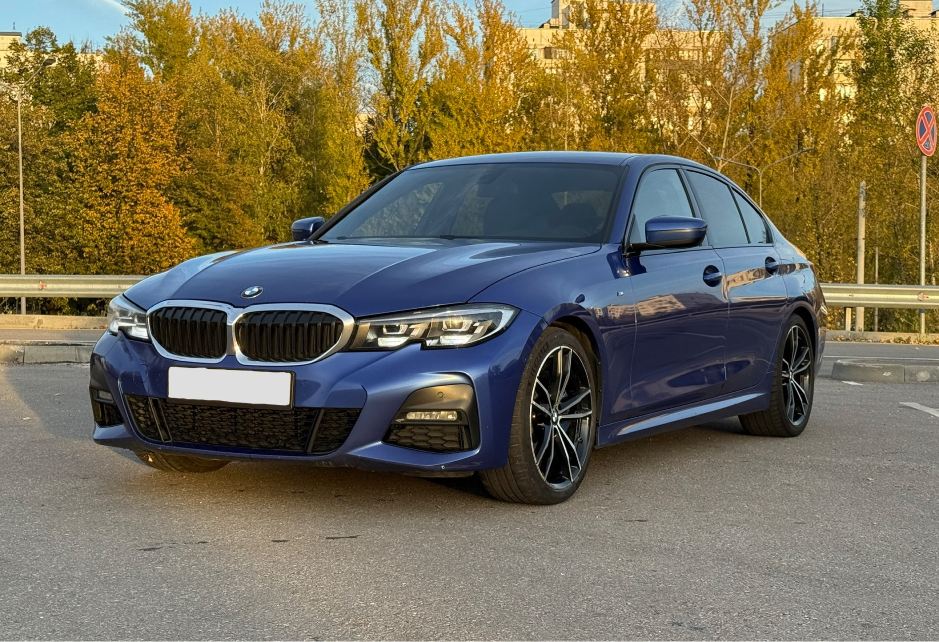 Аренда bmw 3-serii бизнес класса 2020 года в городе Москва Бабушкинская от 7200 руб./сутки, полный привод, двигатель: дизель, объем 2 литра, каско (Впишу в полис), ОСАГО (Мультидрайв), без водителя, недорого - RentRide