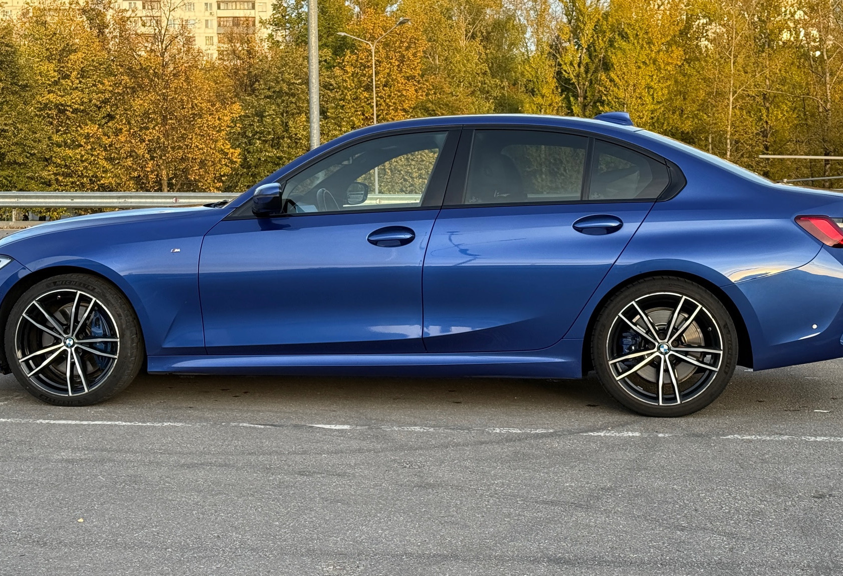 Аренда bmw 3-serii бизнес класса 2020 года в городе Москва Бабушкинская от 7200 руб./сутки, полный привод, двигатель: дизель, объем 2 литра, каско (Впишу в полис), ОСАГО (Мультидрайв), без водителя, недорого, вид 2 - RentRide