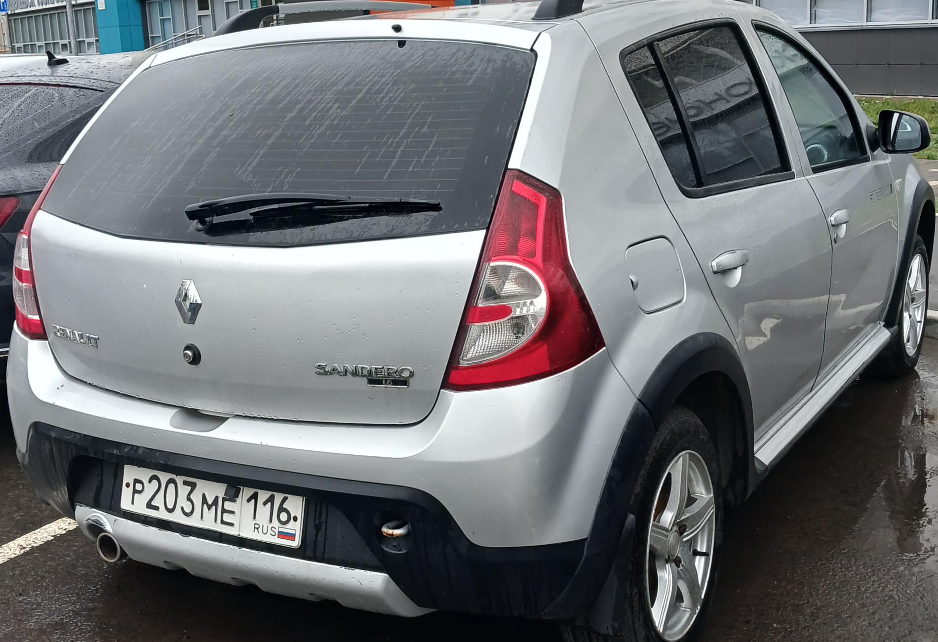 Аренда renault sandero-stepway эконом класса 2012 года в городе Москва от 880 руб./сутки, передний привод, ОСАГО (Впишу в полис), без водителя, недорого, вид 3 - RentRide