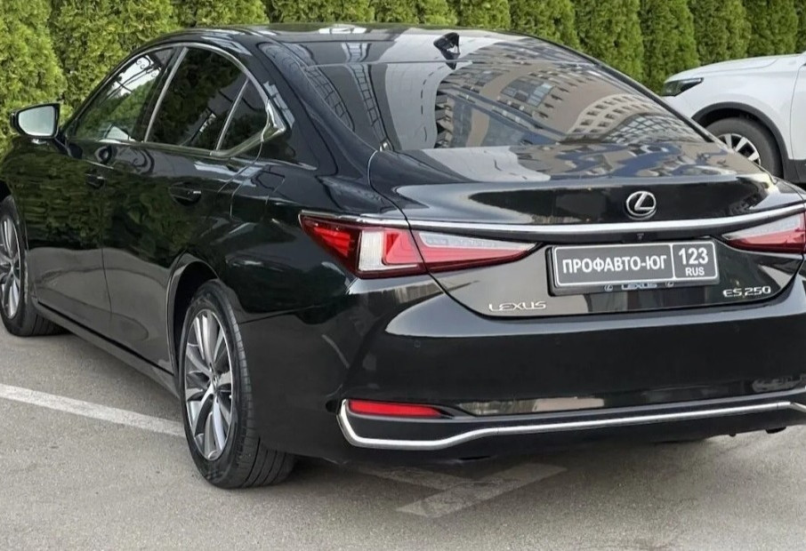 Аренда lexus es бизнес класса 2019 года в городе Москва от 5200 руб./сутки, передний привод, двигатель: бензин, объем 2.5 литров, ОСАГО (Впишу в полис), без водителя, недорого, вид 3 - RentRide