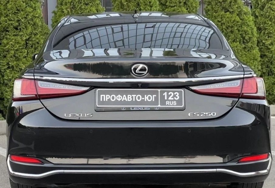 Аренда lexus es бизнес класса 2019 года в городе Москва от 5200 руб./сутки, передний привод, двигатель: бензин, объем 2.5 литров, ОСАГО (Впишу в полис), без водителя, недорого, вид 5 - RentRide