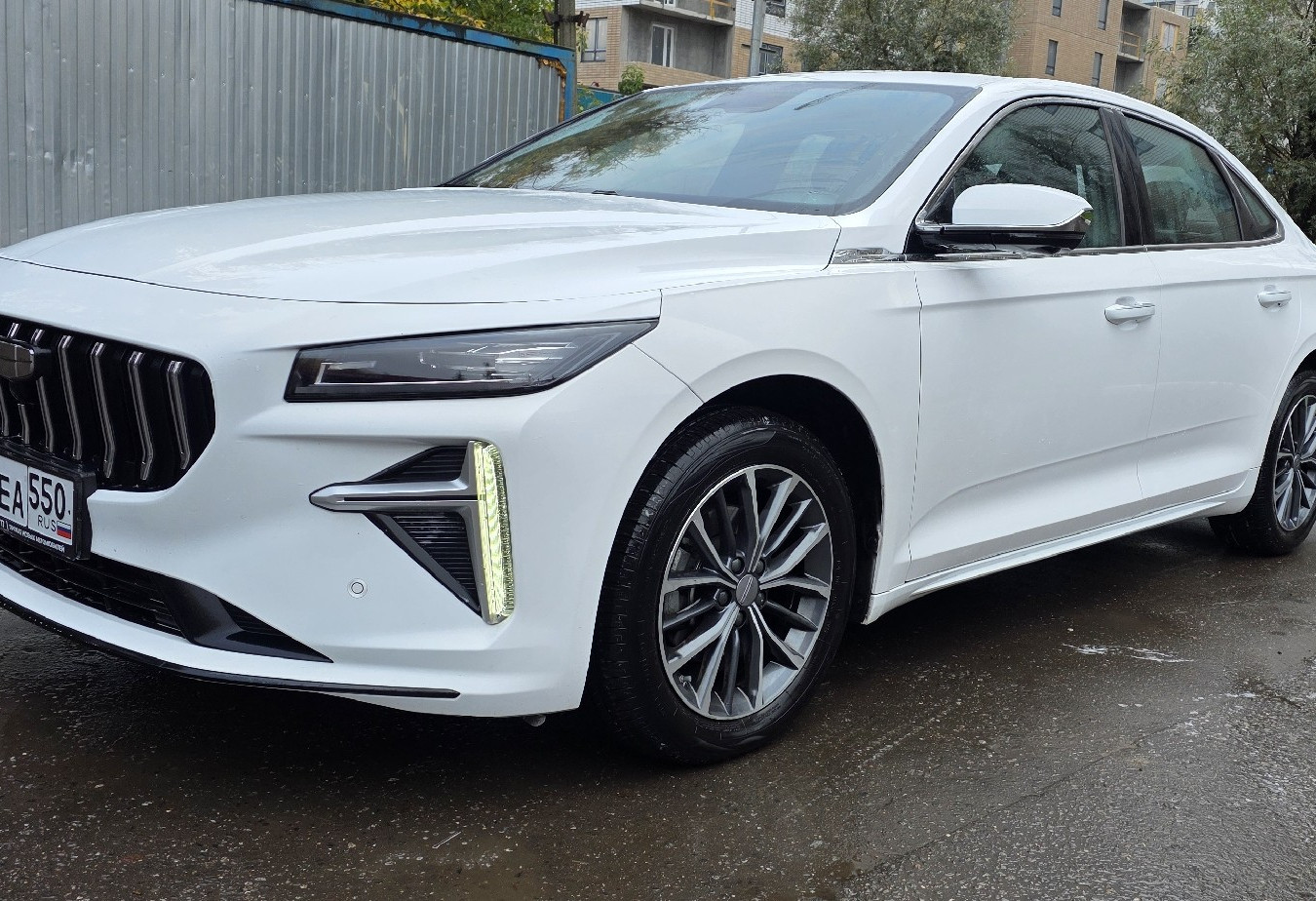 Аренда geely preface комфорт класса 2024 года в городе Москва от 4000 руб./сутки, задний привод, двигатель: бензин, объем 2 литра, ОСАГО (Мультидрайв), без водителя, недорого, вид 2 - RentRide