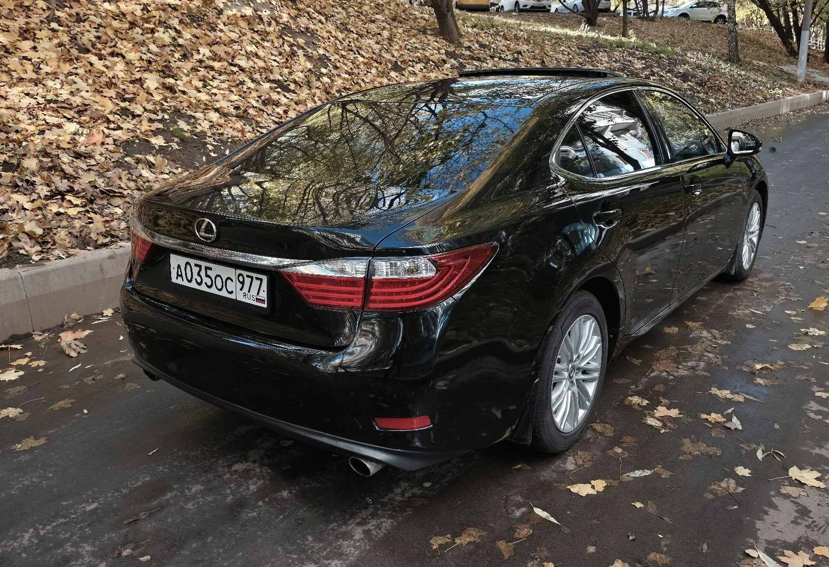 Аренда lexus es бизнес класса 2014 года в городе Москва Царицыно от 6400 руб./сутки, передний привод, двигатель: бензин, объем 2.5 литров, ОСАГО (Впишу в полис), без водителя, недорого, вид 4 - RentRide