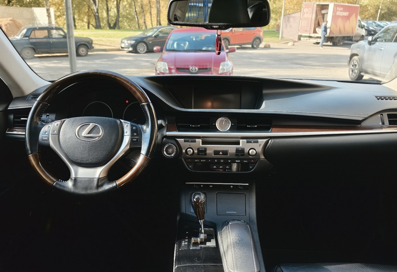 Аренда lexus es бизнес класса 2014 года в городе Москва Царицыно от 6400 руб./сутки, передний привод, двигатель: бензин, объем 2.5 литров, ОСАГО (Впишу в полис), без водителя, недорого, вид 8 - RentRide