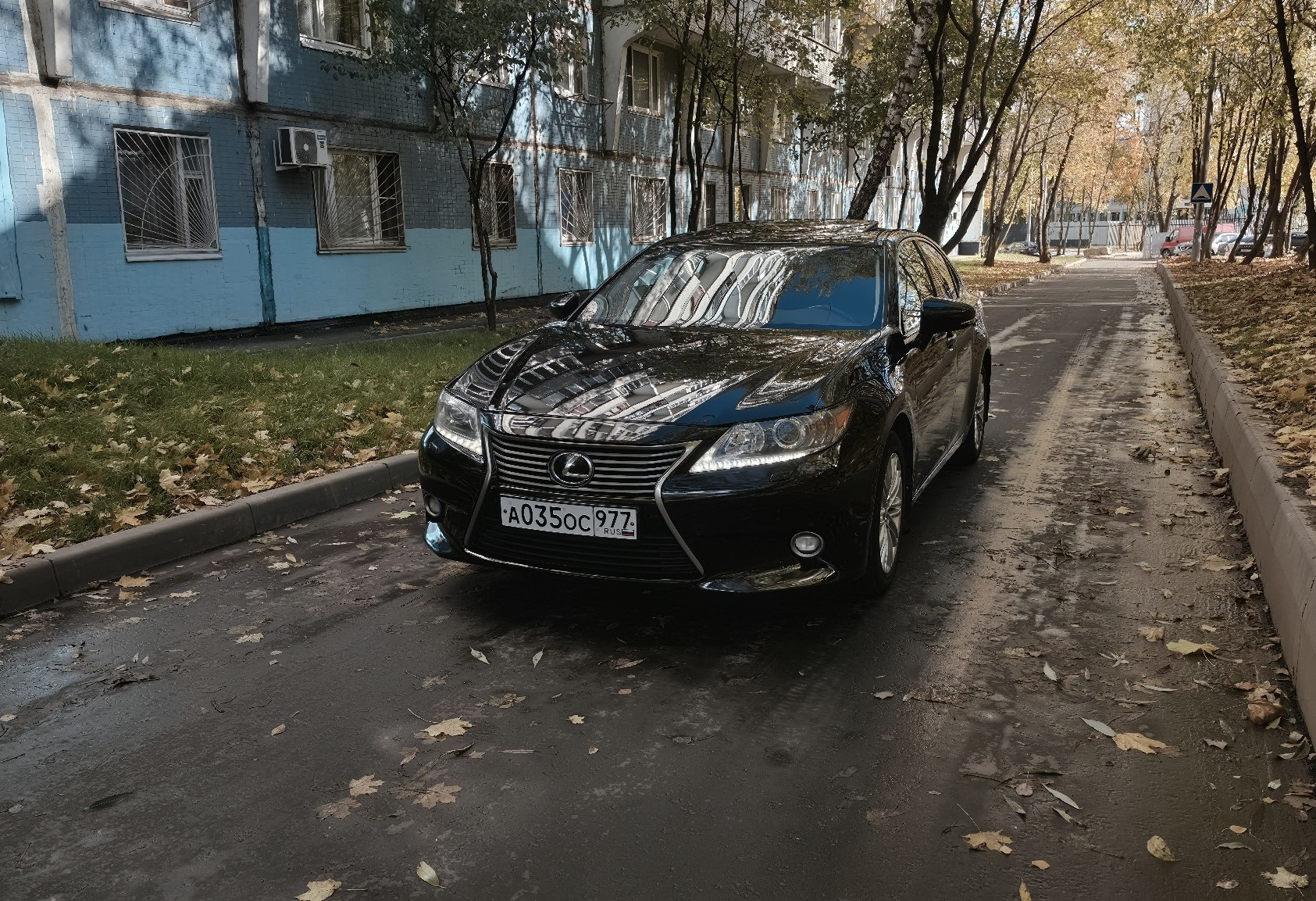 Аренда lexus es бизнес класса 2014 года в городе Москва Царицыно от 6400 руб./сутки, передний привод, двигатель: бензин, объем 2.5 литров, ОСАГО (Впишу в полис), без водителя, недорого - RentRide