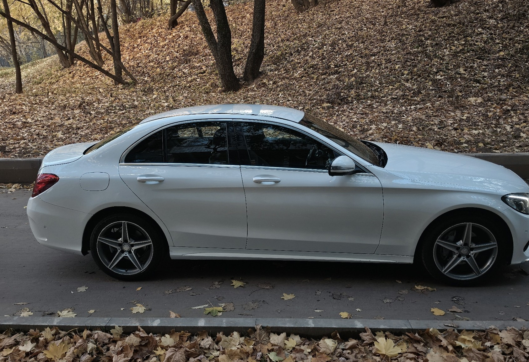 Аренда mercedes-benz c-klass бизнес класса 2017 года в городе Москва Царицыно от 6400 руб./сутки, задний привод, двигатель: бензин, объем 1.6 литров, ОСАГО (Впишу в полис), без водителя, недорого, вид 3 - RentRide
