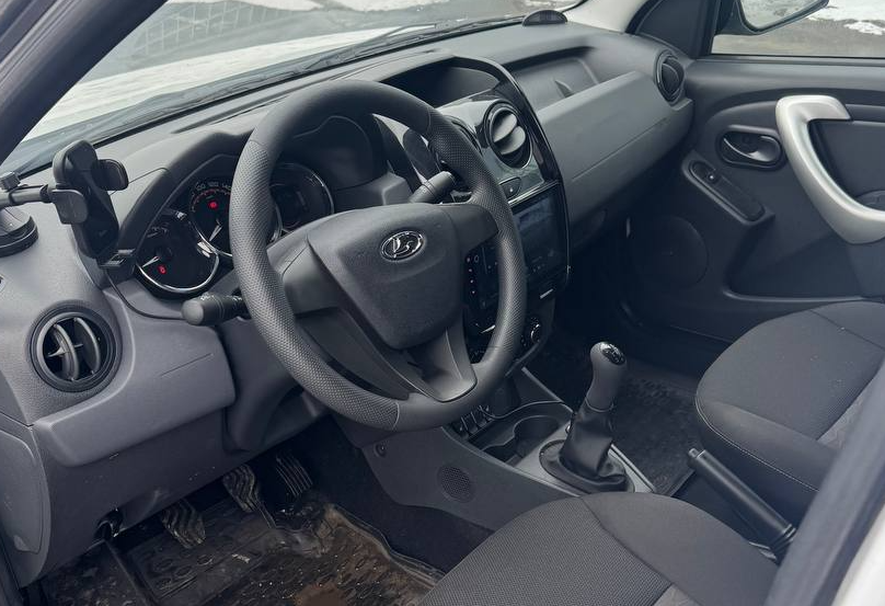 Аренда lada-vaz largus эконом класса 2025 года в городе Москва от 2400 руб./сутки, передний привод, двигатель: бензин, объем 1.6 литров, ОСАГО (Впишу в полис), без водителя, недорого, вид 6 - RentRide