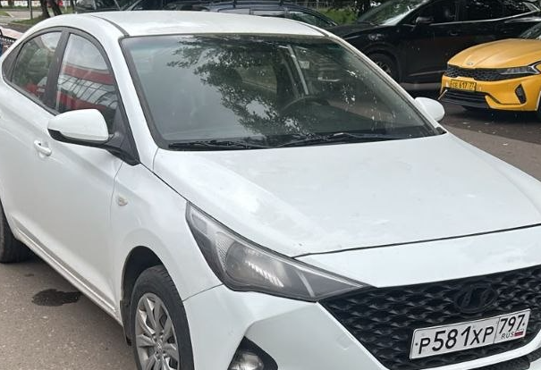 Аренда hyundai solaris эконом класса 2021 года в городе Москва Зюзино от 2000 руб./сутки, передний привод, двигатель: бензин, объем 1.6 литров, ОСАГО (Впишу в полис), без водителя, недорого - RentRide