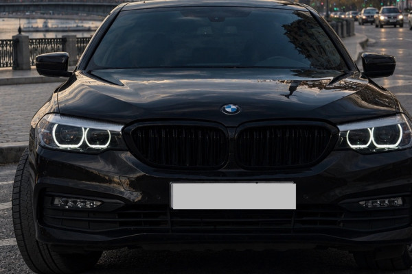 Прокат авто bmw 5-serii бизнес класса 2017 года в городе Москва Народное Ополчение от 6560 руб./сутки, задний привод, двигатель: дизель, объем 2 литра, каско (Мультидрайв), ОСАГО (Мультидрайв), без водителя, недорого - RentRide