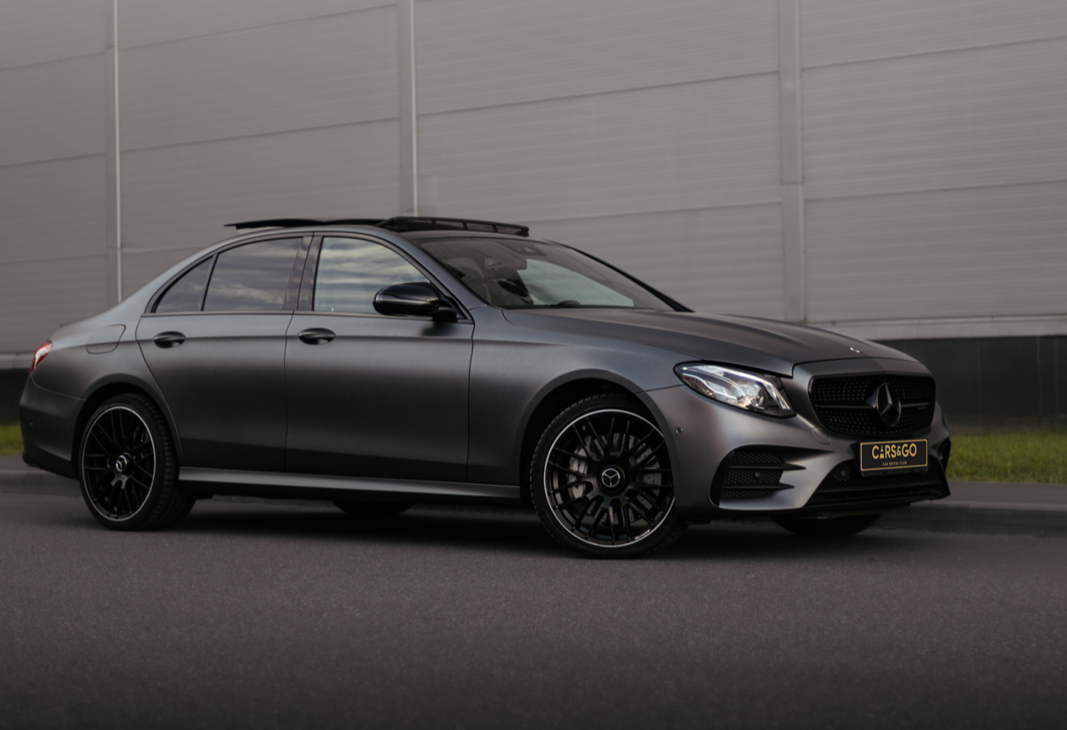 Аренда mercedes-benz e-klass-amg бизнес класса 2018 года в городе Москва Крылатское от 17200 руб./сутки, полный привод, двигатель: бензин, объем 3 литра, ОСАГО (Мультидрайв), без водителя, недорого - RentRide