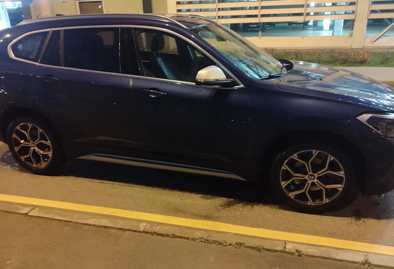 Аренда bmw bmw бизнес класса 2022 года в городе Москва Щелковская от 4800 руб./сутки, передний привод, двигатель: бензин, объем 1499 литров, ОСАГО (Мультидрайв), без водителя, недорого, вид 2 - RentRide