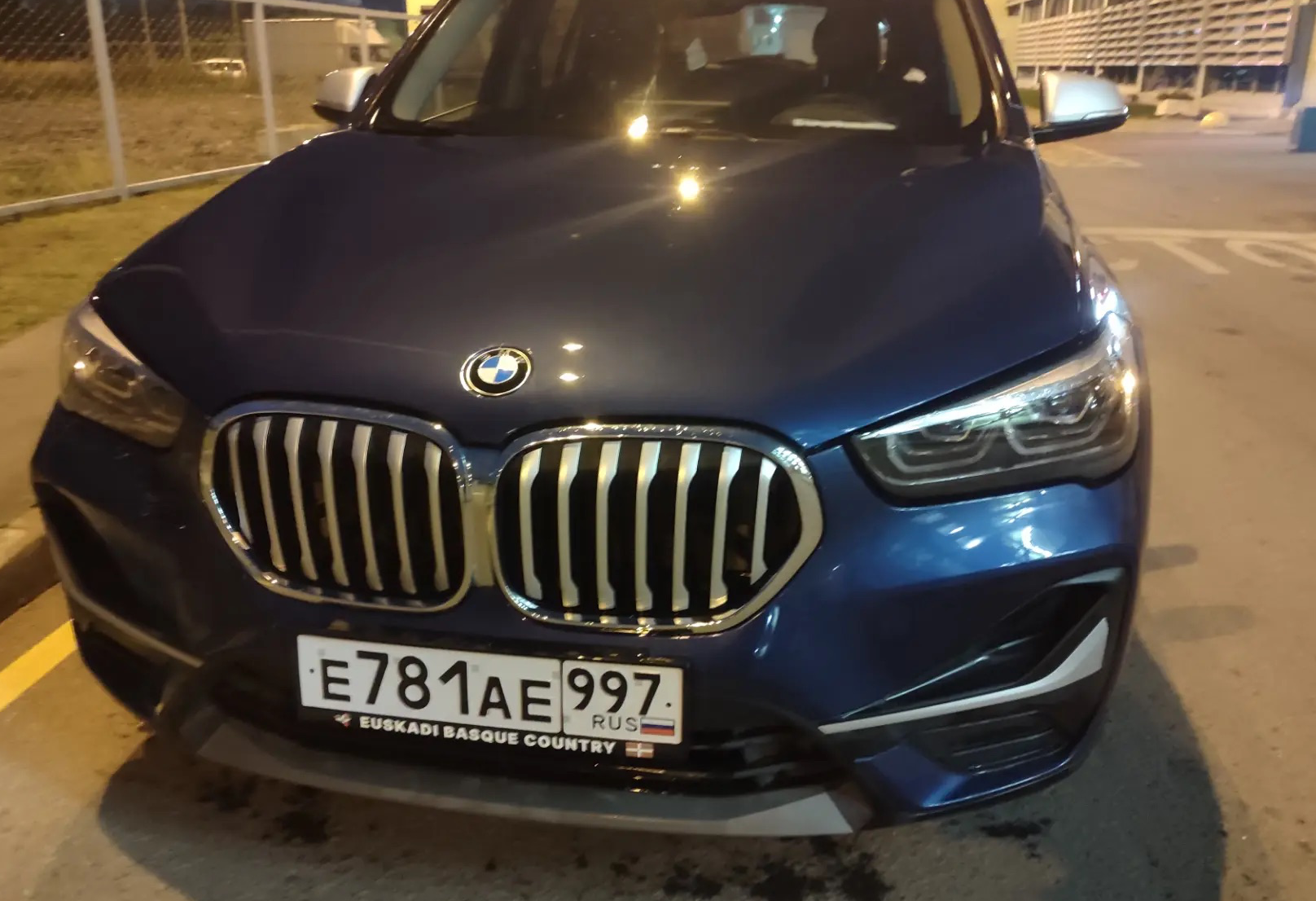 Аренда bmw bmw бизнес класса 2022 года в городе Москва Щелковская от 4800 руб./сутки, передний привод, двигатель: бензин, объем 1499 литров, ОСАГО (Мультидрайв), без водителя, недорого, вид 5 - RentRide