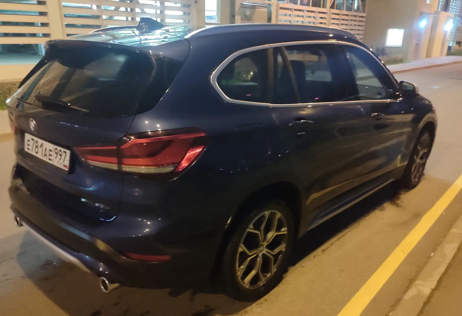 Аренда bmw bmw бизнес класса 2022 года в городе Москва Щелковская от 4800 руб./сутки, передний привод, двигатель: бензин, объем 1499 литров, ОСАГО (Мультидрайв), без водителя, недорого, вид 4 - RentRide
