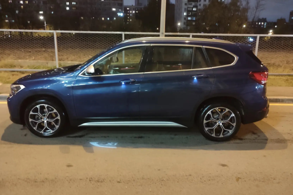 Прокат авто bmw bmw бизнес класса 2022 года в городе Москва Щелковская от 4800 руб./сутки, передний привод, двигатель: бензин, объем 1499 литров, ОСАГО (Мультидрайв), без водителя, недорого - RentRide