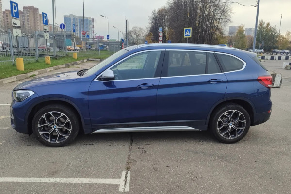 Прокат авто bmw bmw бизнес класса 2022 года в городе Москва Щелковская от 4800 руб./сутки, передний привод, двигатель: бензин, объем 1499 литров, ОСАГО (Мультидрайв), без водителя, недорого - RentRide