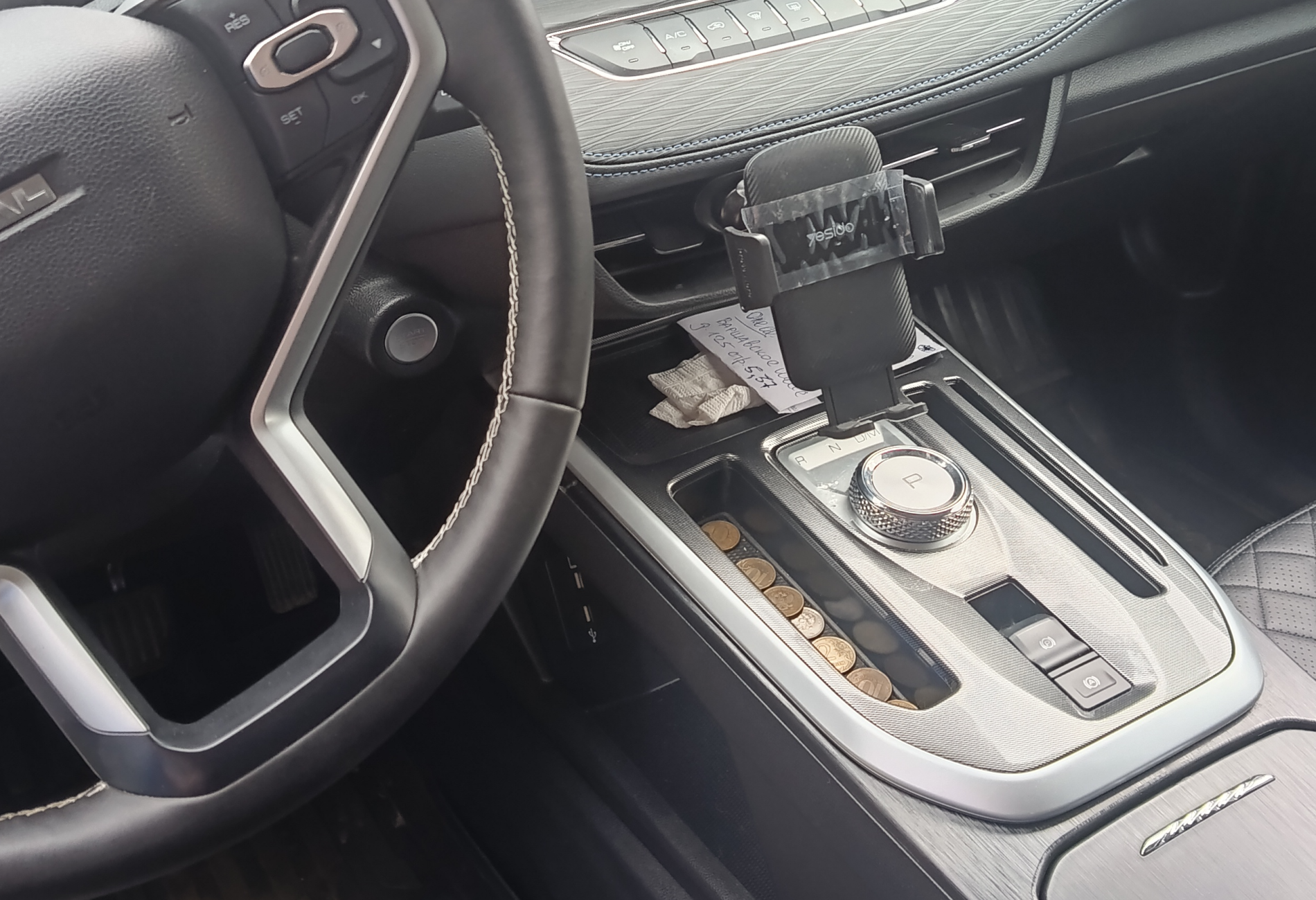 Аренда haval jolion стандарт класса 2024 года в городе Москва Каховская от 3440 руб./сутки, полный привод, двигатель: бензин, объем 1.5 литров, ОСАГО (Впишу в полис), без водителя, недорого, вид 2 - RentRide