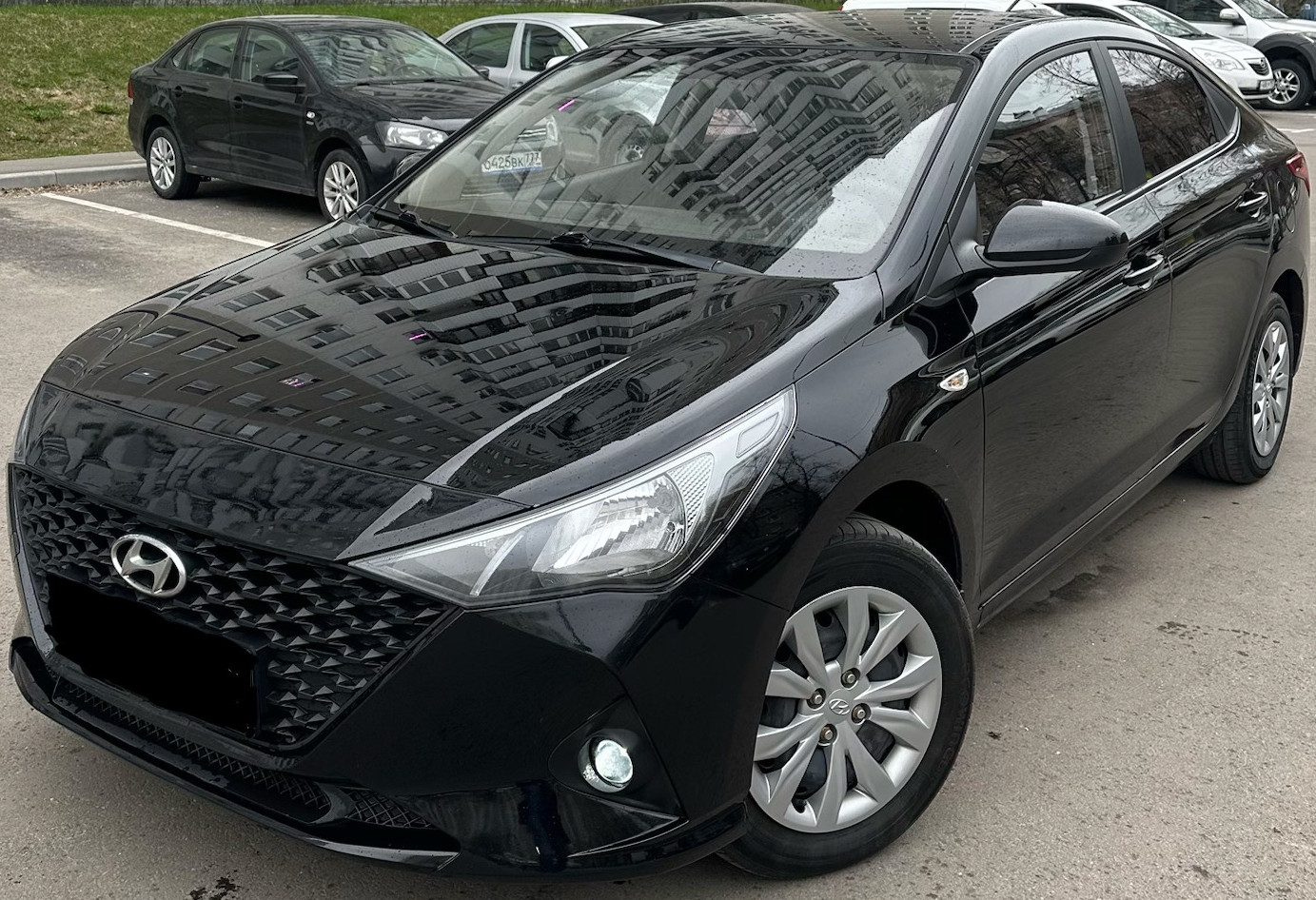 Аренда hyundai solaris эконом класса 2020 года в городе Москва Бульвар Рокоссовского от 2320 руб./сутки, передний привод, двигатель: бензин, объем 1.6 литров, ОСАГО (Впишу в полис), без водителя, недорого - RentRide