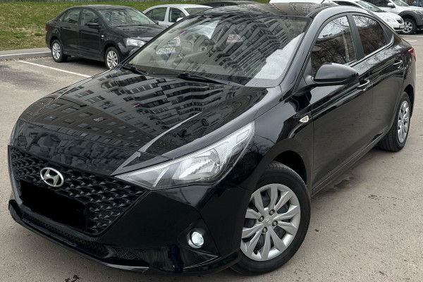 Прокат авто hyundai solaris эконом класса 2020 года в городе Москва Бульвар Рокоссовского от 2320 руб./сутки, передний привод, двигатель: бензин, объем 1.6 литров, ОСАГО (Впишу в полис), без водителя, недорого - RentRide