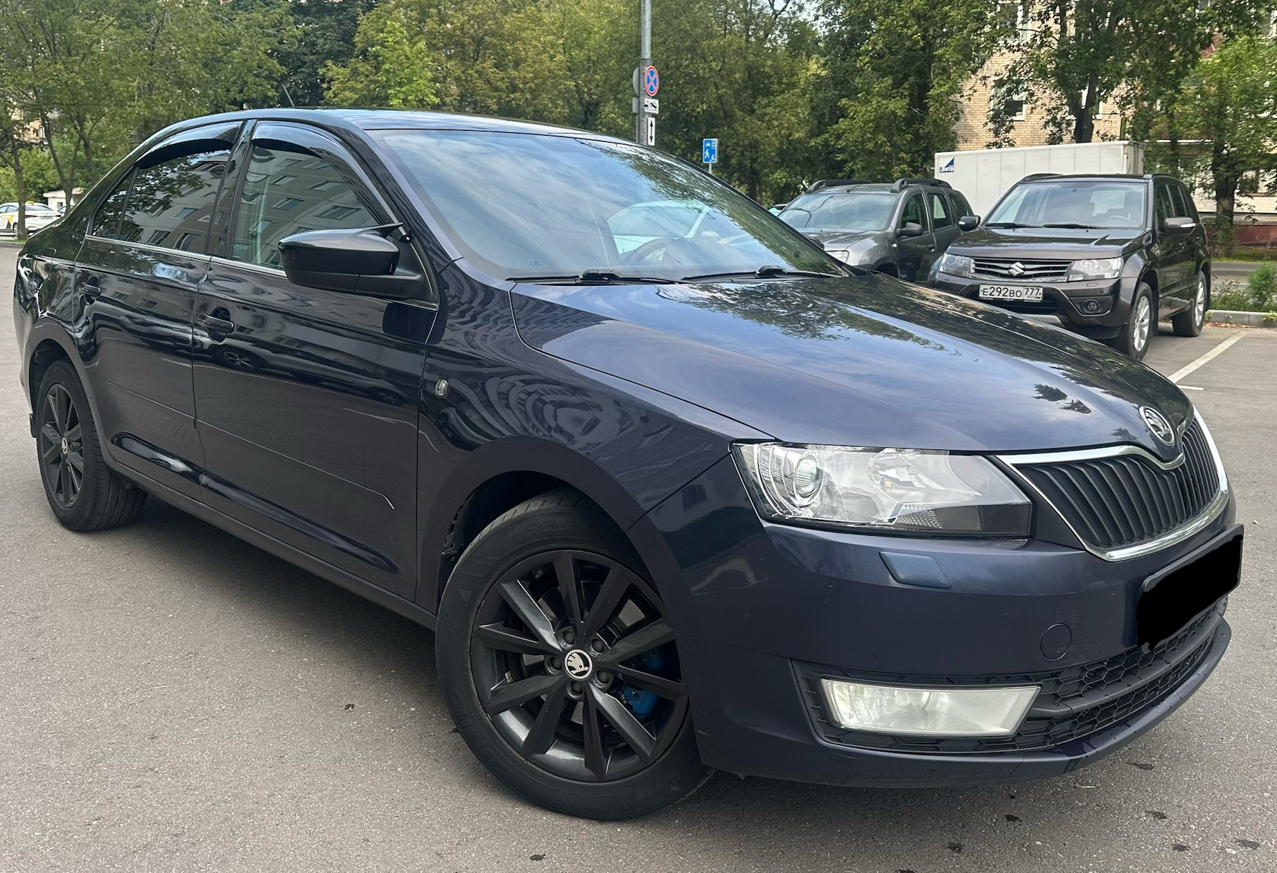 Аренда skoda rapid эконом класса 2016 года в городе Москва Бульвар Рокоссовского от 2160 руб./сутки, передний привод, двигатель: бензин, объем 1.4 литра, ОСАГО (Впишу в полис), без водителя, недорого, вид 2 - RentRide