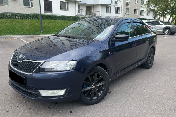 Прокат авто skoda rapid эконом класса 2016 года в городе Москва Бульвар Рокоссовского от 2160 руб./сутки, передний привод, двигатель: бензин, объем 1.4 литра, ОСАГО (Впишу в полис), без водителя, недорого - RentRide