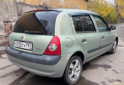 Аренда renault clio 2002 года в городе Москва Коптево от 1440 руб./сутки, передний привод, двигатель: бензин, объем 1.4 литра, ОСАГО (Впишу в полис), без водителя, недорого, вид 5 - RentRide
