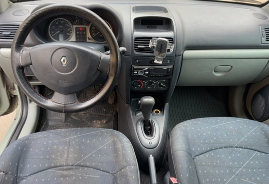 Аренда renault clio 2002 года в городе Москва Коптево от 1440 руб./сутки, передний привод, двигатель: бензин, объем 1.4 литра, ОСАГО (Впишу в полис), без водителя, недорого, вид 6 - RentRide