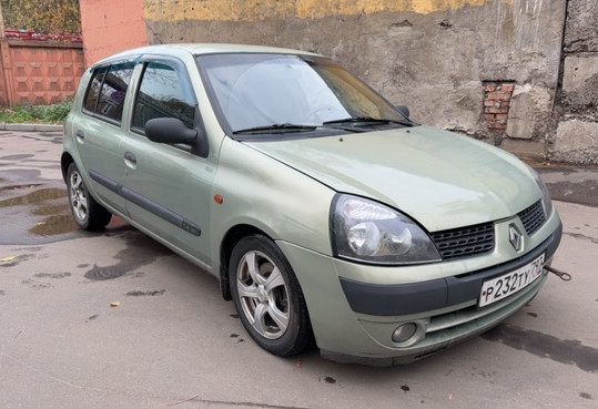 Аренда renault clio 2002 года в городе Москва Коптево от 1440 руб./сутки, передний привод, двигатель: бензин, объем 1.4 литра, ОСАГО (Впишу в полис), без водителя, недорого - RentRide