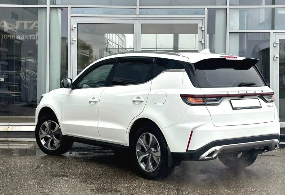 Аренда livan x6-pro эконом класса 2023 года в городе Москва Ольховая от 2790 руб./сутки, передний привод, двигатель: бензин, объем 1.5 литров, ОСАГО (Впишу в полис), без водителя, недорого, вид 2 - RentRide