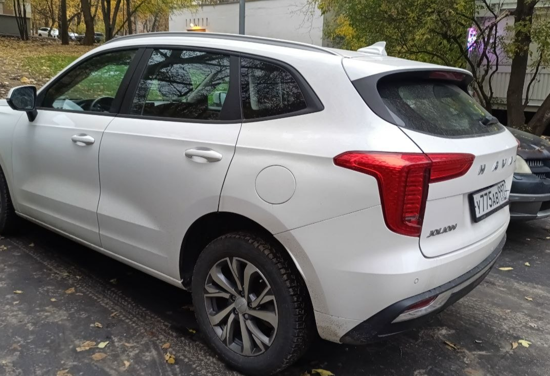 Аренда haval jolion комфорт класса 2023 года в городе Москва Зюзино от 2800 руб./сутки, передний привод, двигатель: бензин, объем 1.5 литров, ОСАГО (Впишу в полис), без водителя, недорого, вид 8 - RentRide