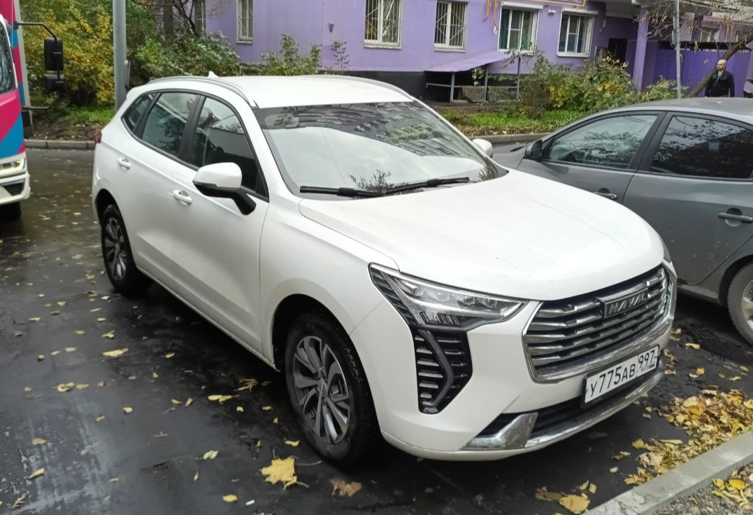 Аренда haval jolion комфорт класса 2023 года в городе Москва Зюзино от 2800 руб./сутки, передний привод, двигатель: бензин, объем 1.5 литров, ОСАГО (Впишу в полис), без водителя, недорого - RentRide