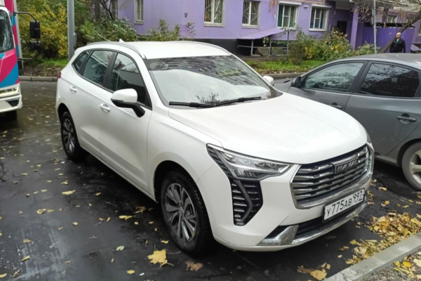 Прокат авто haval jolion комфорт класса 2023 года в городе Москва Зюзино от 2800 руб./сутки, передний привод, двигатель: бензин, объем 1.5 литров, ОСАГО (Впишу в полис), без водителя, недорого - RentRide
