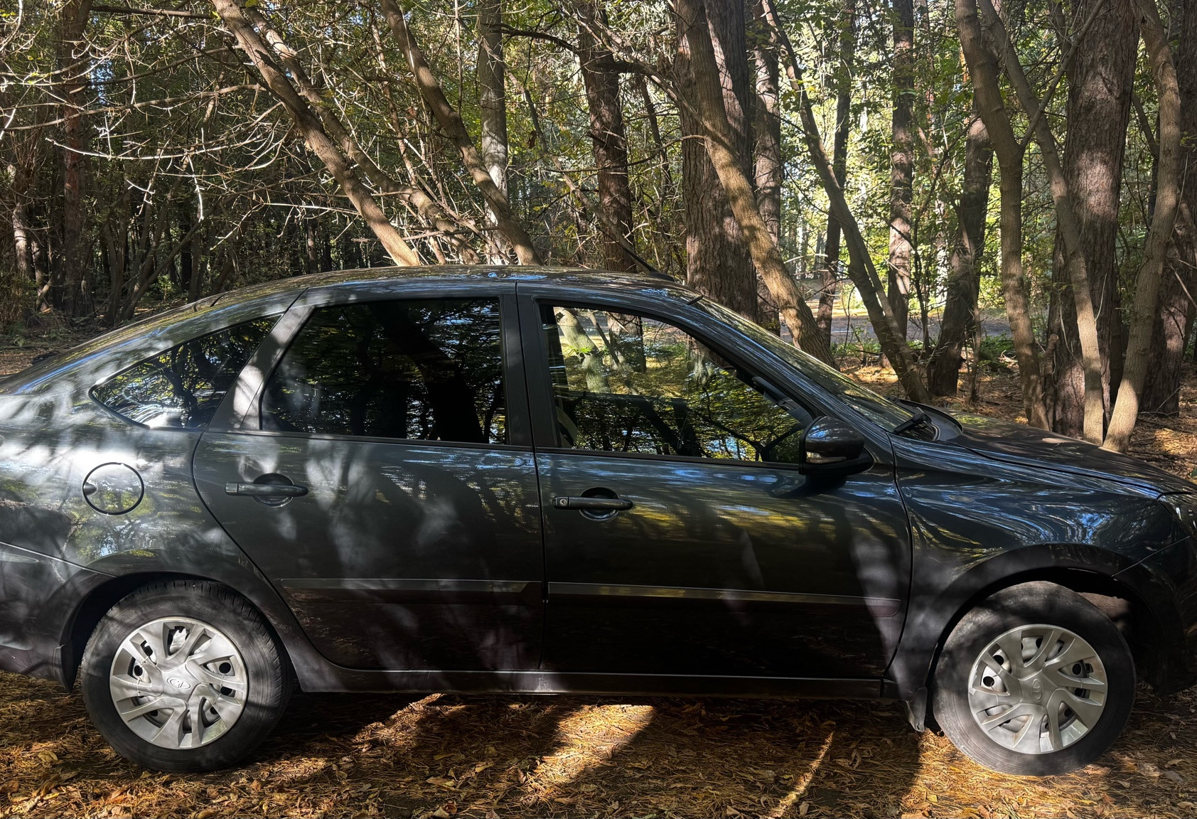 Аренда lada granta эконом класса 2018 года в городе Москва от 3000 руб./сутки, передний привод, двигатель: бензин, объем 1.6 литров, ОСАГО (Впишу в полис), без водителя, недорого, вид 3 - RentRide