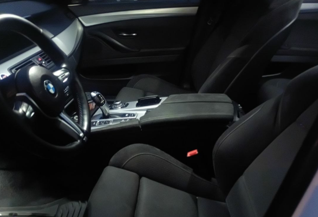Аренда bmw 5-serii бизнес класса 2013 года в городе Москва Нахимовский проспект от 4000 руб./сутки, полный привод, двигатель: дизель, объем 2 литра, ОСАГО (Мультидрайв), без водителя, недорого, вид 9 - RentRide