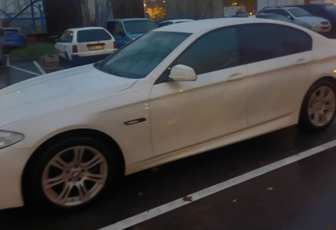 Аренда bmw 5-serii бизнес класса 2013 года в городе Москва Нахимовский проспект от 4000 руб./сутки, полный привод, двигатель: дизель, объем 2 литра, ОСАГО (Мультидрайв), без водителя, недорого, вид 8 - RentRide