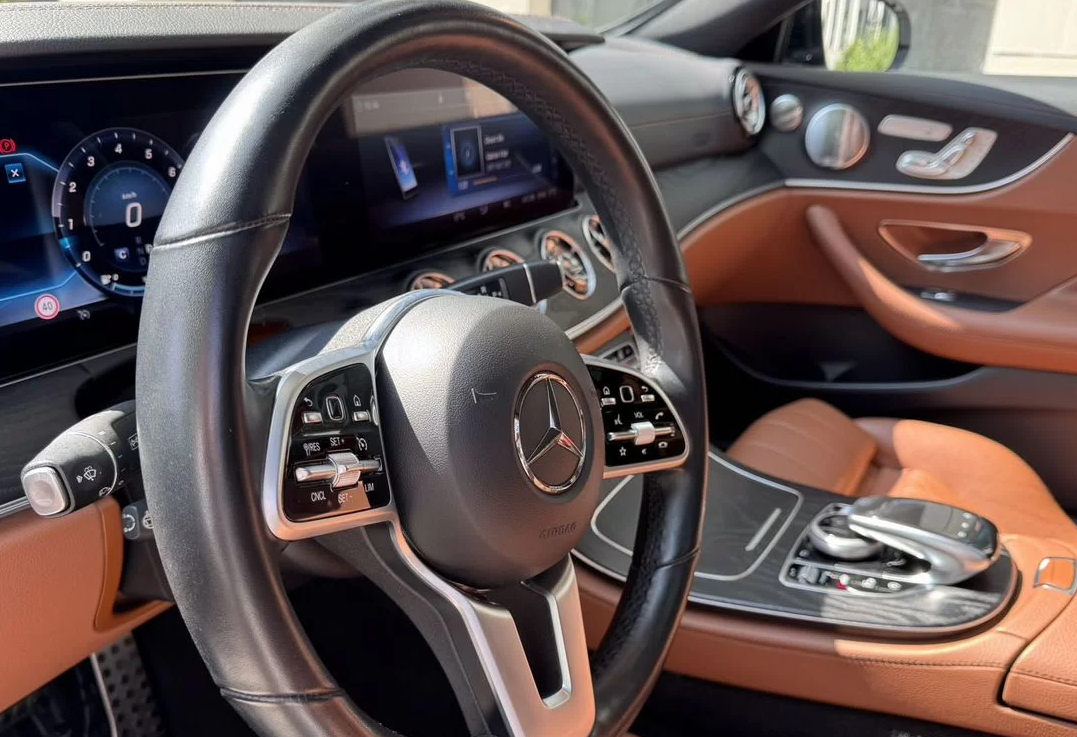 Аренда mercedes-benz e-klass бизнес класса 2018 года в городе Москва Новые Черемушки от 3000 руб./сутки, полный привод, двигатель: бензин, объем 3 литра, каско (Впишу в полис), ОСАГО (Впишу в полис), без водителя, недорого, вид 3 - RentRide