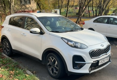 Аренда kia sportage комфорт класса 2022 года в городе Москва Нагорная от 6800 руб./сутки, передний привод, двигатель: дизель, объем 1.5 литров, ОСАГО (Впишу в полис), без водителя, недорого, вид 3 - RentRide