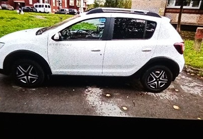 Аренда renault sandero эконом класса 2018 года в городе Москва от 1640 руб./сутки, передний привод, двигатель: бензин, объем 1.6 литров, ОСАГО (Мультидрайв), без водителя, недорого - RentRide
