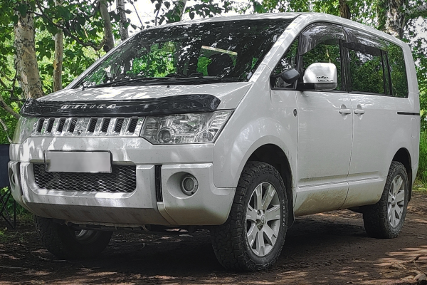 Прокат авто mitsubishi delica-d5 2013 года в городе Елизово от 7999 руб./сутки, полный привод, двигатель: дизель, объем 2.3 литра, ОСАГО (Впишу в полис), без водителя, недорого - RentRide