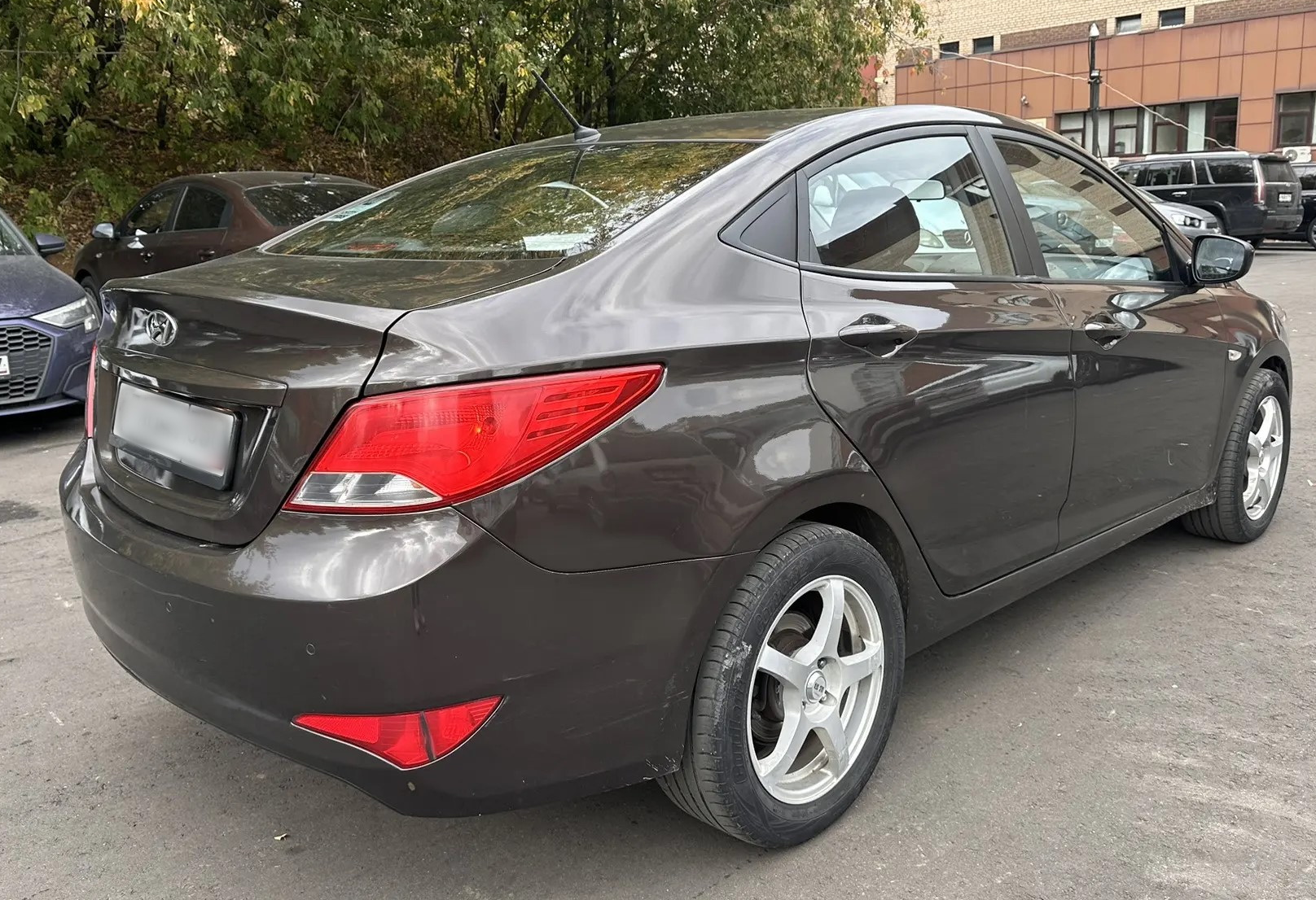 Аренда hyundai solaris эконом класса 2015 года в городе Москва Бульвар Дмитрия Донского от 1650 руб./сутки, передний привод, двигатель: бензин, объем 1.4 литра, ОСАГО (Мультидрайв), без водителя, недорого, вид 5 - RentRide