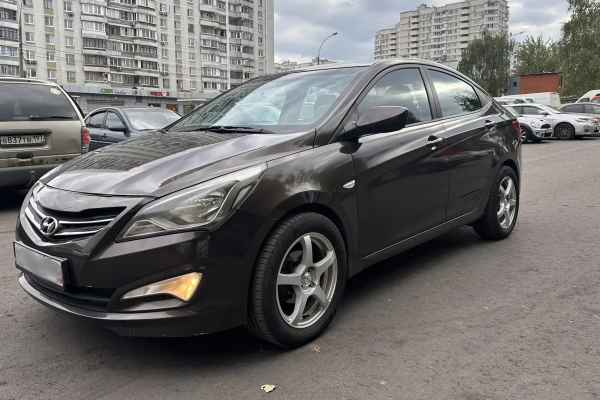 Прокат авто hyundai solaris эконом класса 2015 года в городе Москва Бульвар Дмитрия Донского от 1650 руб./сутки, передний привод, двигатель: бензин, объем 1.4 литра, ОСАГО (Мультидрайв), без водителя, недорого - RentRide