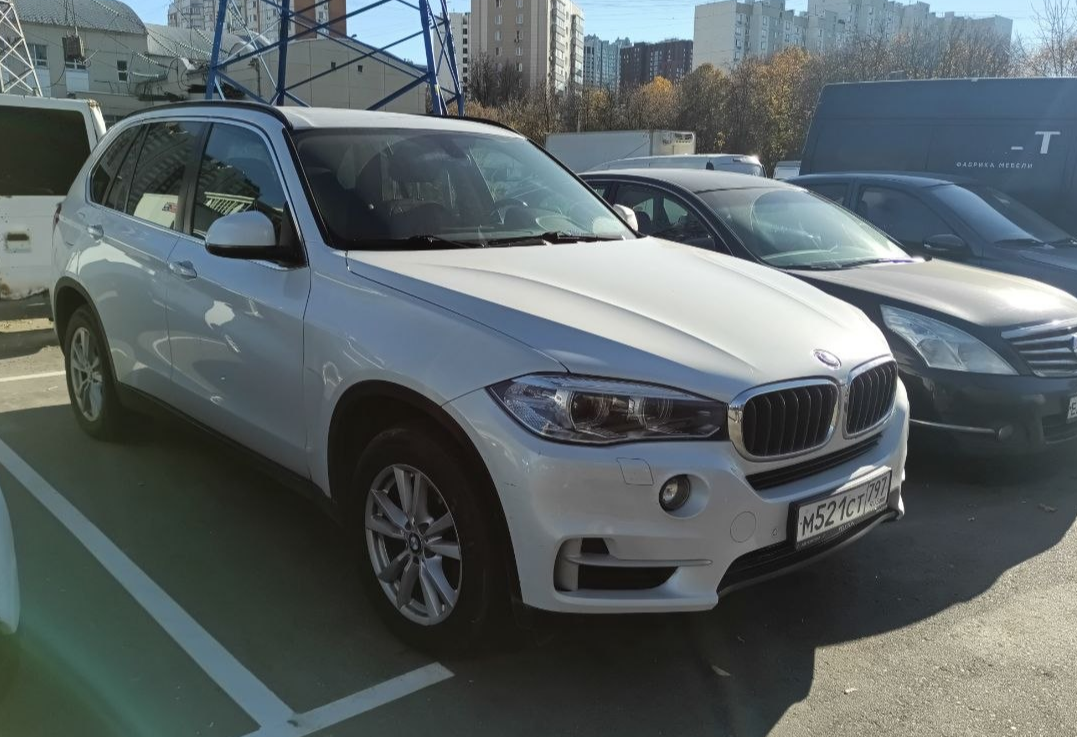 Аренда bmw x5 бизнес класса 2017 года в городе Москва Нахимовский проспект от 8000 руб./сутки, полный привод, двигатель: дизель, объем 2.5 литров, ОСАГО (Мультидрайв), без водителя, недорого, вид 4 - RentRide