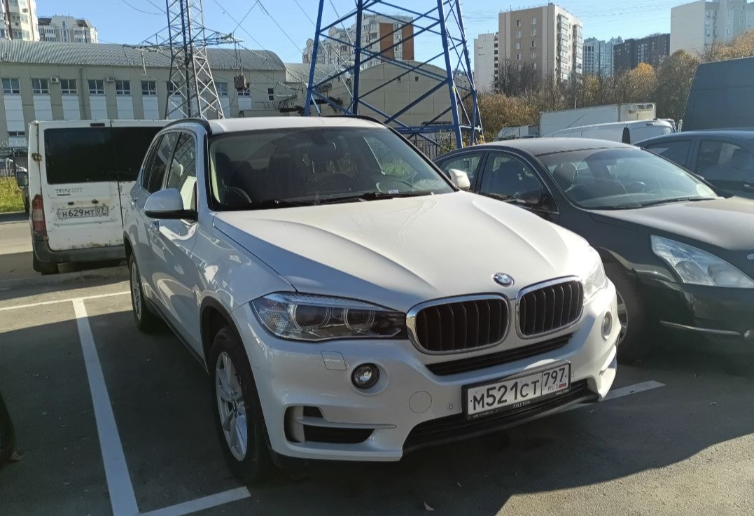 Аренда bmw x5 бизнес класса 2017 года в городе Москва Нахимовский проспект от 8000 руб./сутки, полный привод, двигатель: дизель, объем 2.5 литров, ОСАГО (Мультидрайв), без водителя, недорого, вид 3 - RentRide