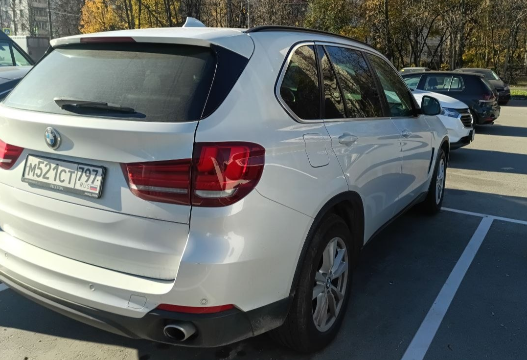 Аренда bmw x5 бизнес класса 2017 года в городе Москва Нахимовский проспект от 8000 руб./сутки, полный привод, двигатель: дизель, объем 2.5 литров, ОСАГО (Мультидрайв), без водителя, недорого, вид 2 - RentRide