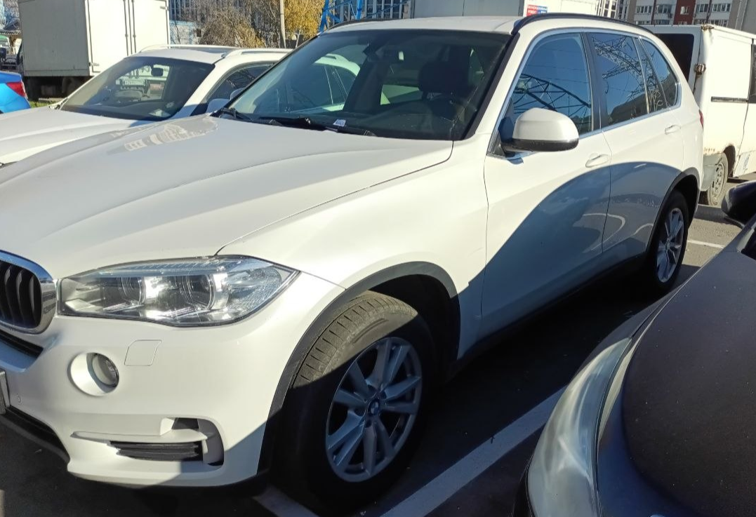 Аренда bmw x5 бизнес класса 2017 года в городе Москва Нахимовский проспект от 8000 руб./сутки, полный привод, двигатель: дизель, объем 2.5 литров, ОСАГО (Мультидрайв), без водителя, недорого - RentRide