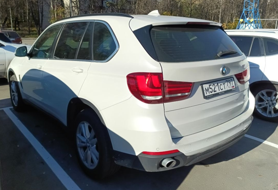 Аренда bmw x5 бизнес класса 2017 года в городе Москва Нахимовский проспект от 8000 руб./сутки, полный привод, двигатель: дизель, объем 2.5 литров, ОСАГО (Мультидрайв), без водителя, недорого, вид 5 - RentRide