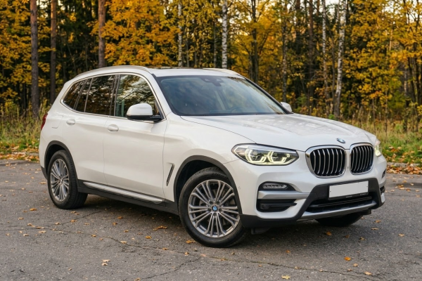 Прокат авто bmw x3 2019 года в городе Москва Бауманская от 10000 руб./сутки, полный привод, двигатель: дизель, объем 3 литра, каско (Мультидрайв), ОСАГО (Мультидрайв), без водителя, недорого - RentRide