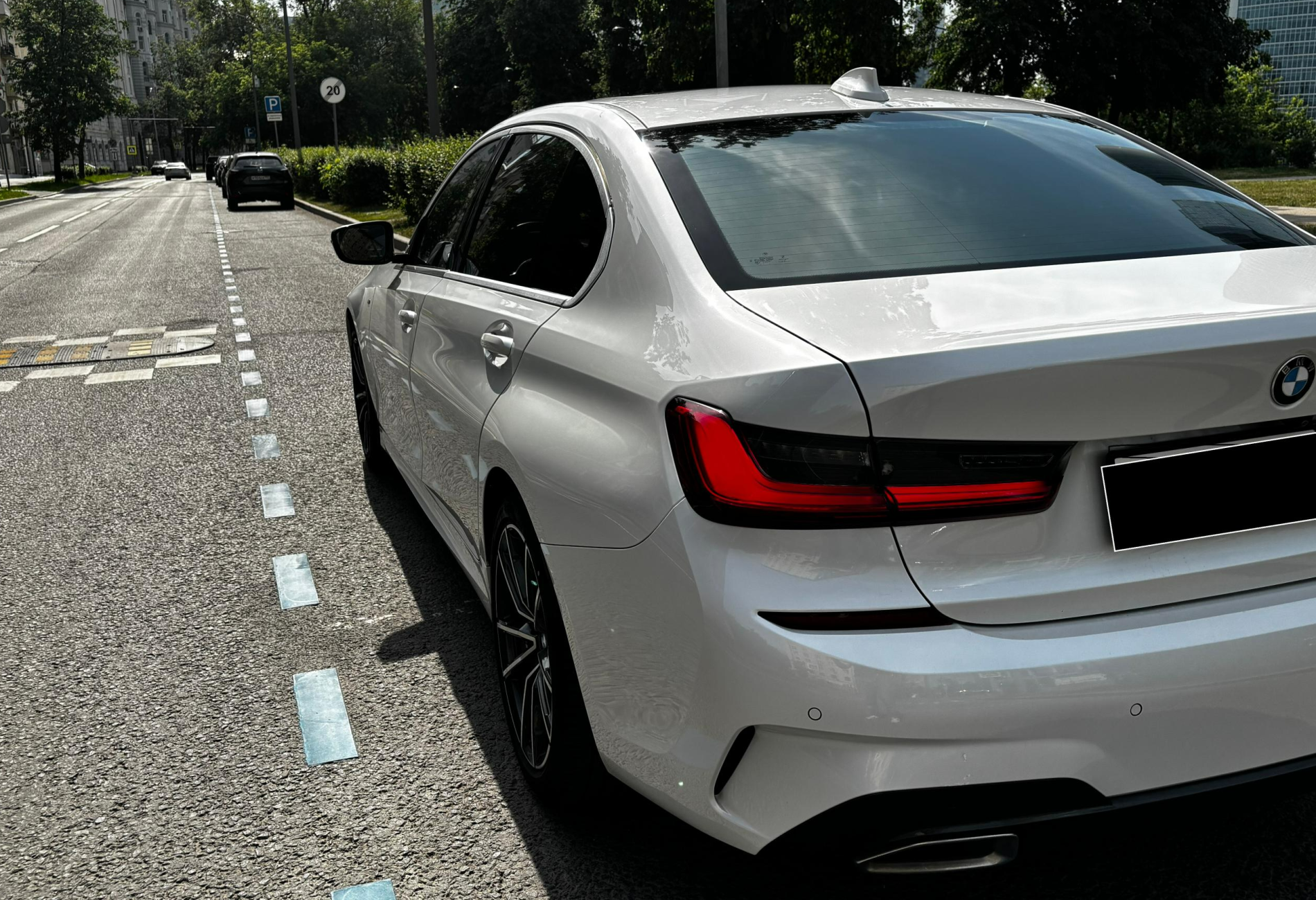 Аренда bmw bmw бизнес класса 2021 года в городе Москва от 8000 руб./сутки, задний привод, двигатель: бензин, объем 2000 литров, каско (Впишу в полис), ОСАГО (Впишу в полис), без водителя, недорого, вид 3 - RentRide